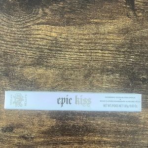 Vegan Beauty epic kiss